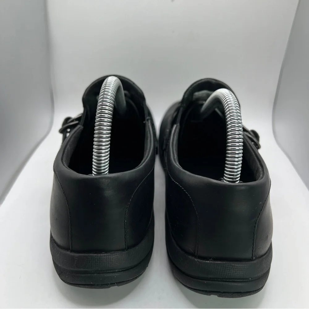 Women’s Merrell Leather Slip-On Shoes Size 9.5